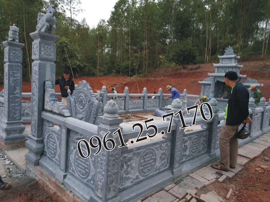 Quần thể khu lăng mộ gia đình bằng đá tự nhiên.